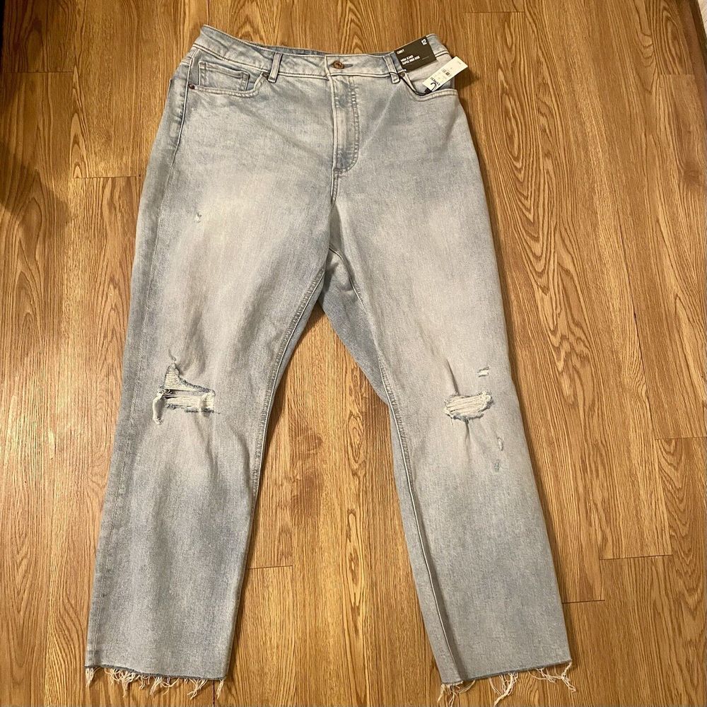 Express Jeans NWT Sz 12 Mom Curvy Jeans Light Blue Denim Factory Distressed Fray